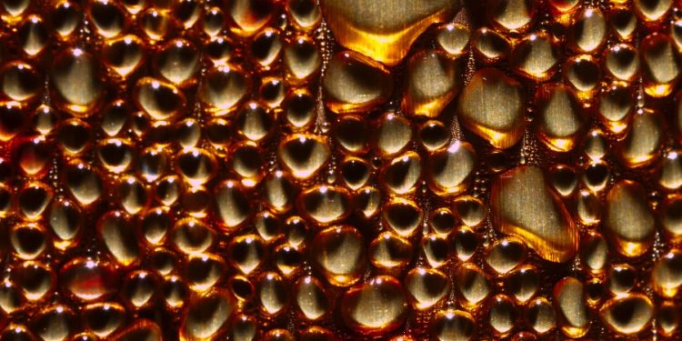 滿滿的汗珠，像可樂汽泡一般